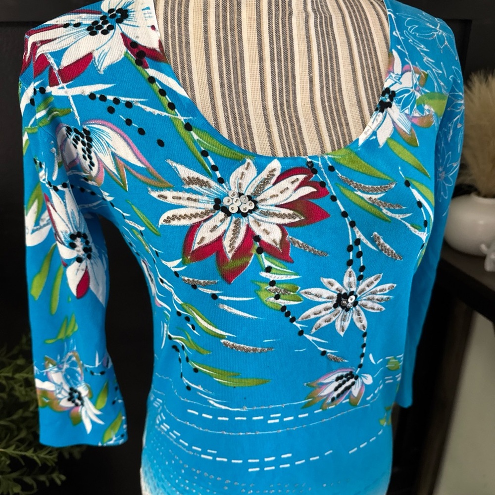 Pierri NY Blue Floral Stretch Quarter Sleeve Sweater M Sequined Intricate Design - Picture 2 of 11